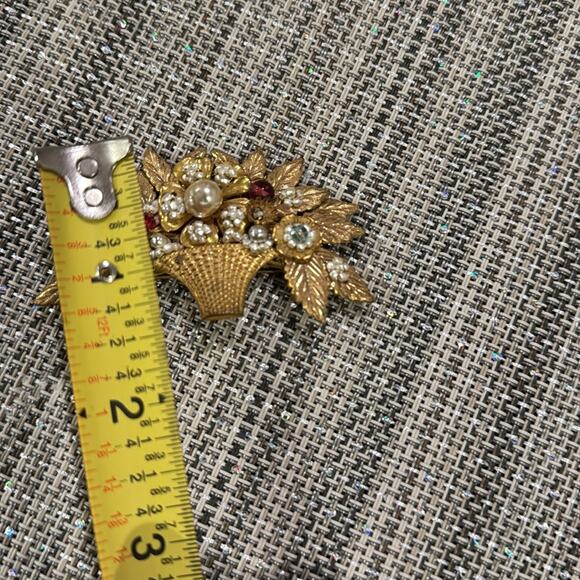 Miriam Haskell signed Vintage Brooch Gold Floral Basket Pin with Detailing - Picture 10 of 11